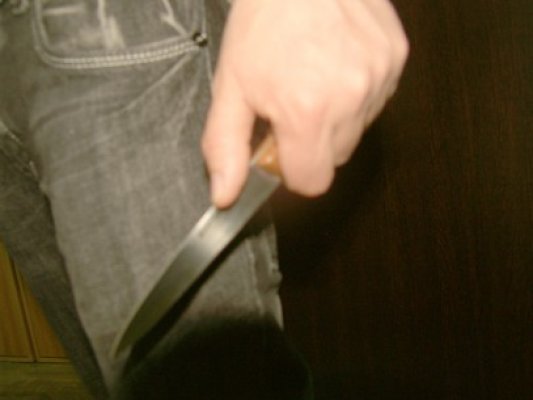 S-a ales cu dosar penal pentru port ilegal de armă albă
